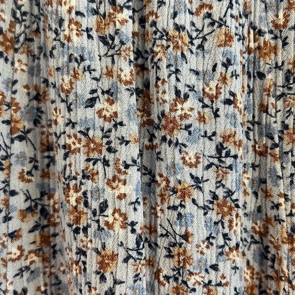 Women’s size small casual - Picture 6 of 9